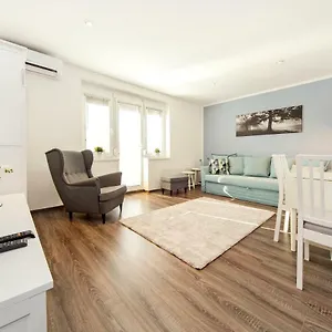 Apartman Res, Eger